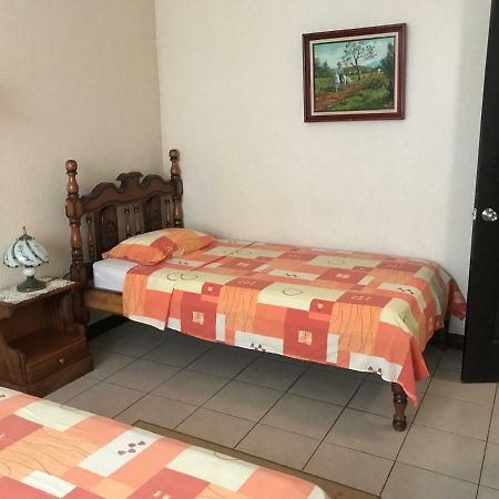 Casa Del Suizo Bed & Breakfast Desamparados  Bagian luar foto