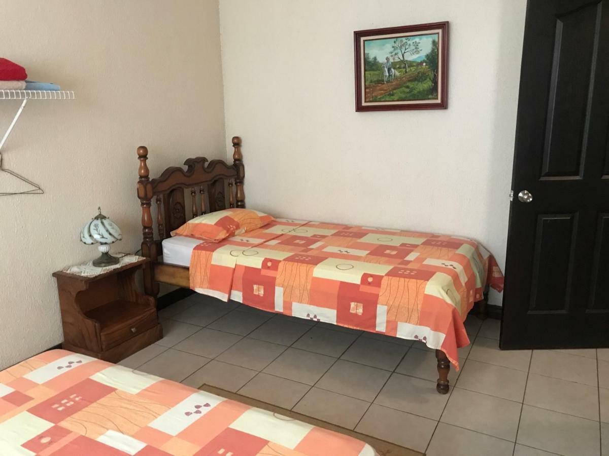 Casa Del Suizo Bed & Breakfast Desamparados  Bagian luar foto