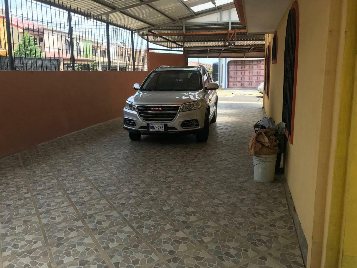 Casa Del Suizo Bed & Breakfast Desamparados  Bagian luar foto