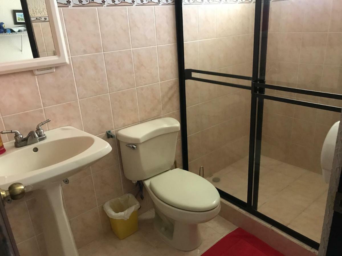 Casa Del Suizo Bed & Breakfast Desamparados  Bagian luar foto