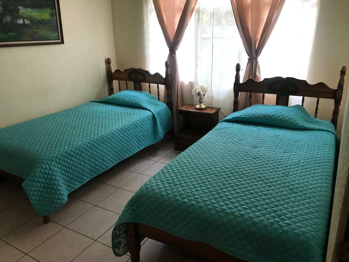 Casa Del Suizo Bed & Breakfast Desamparados  Bagian luar foto