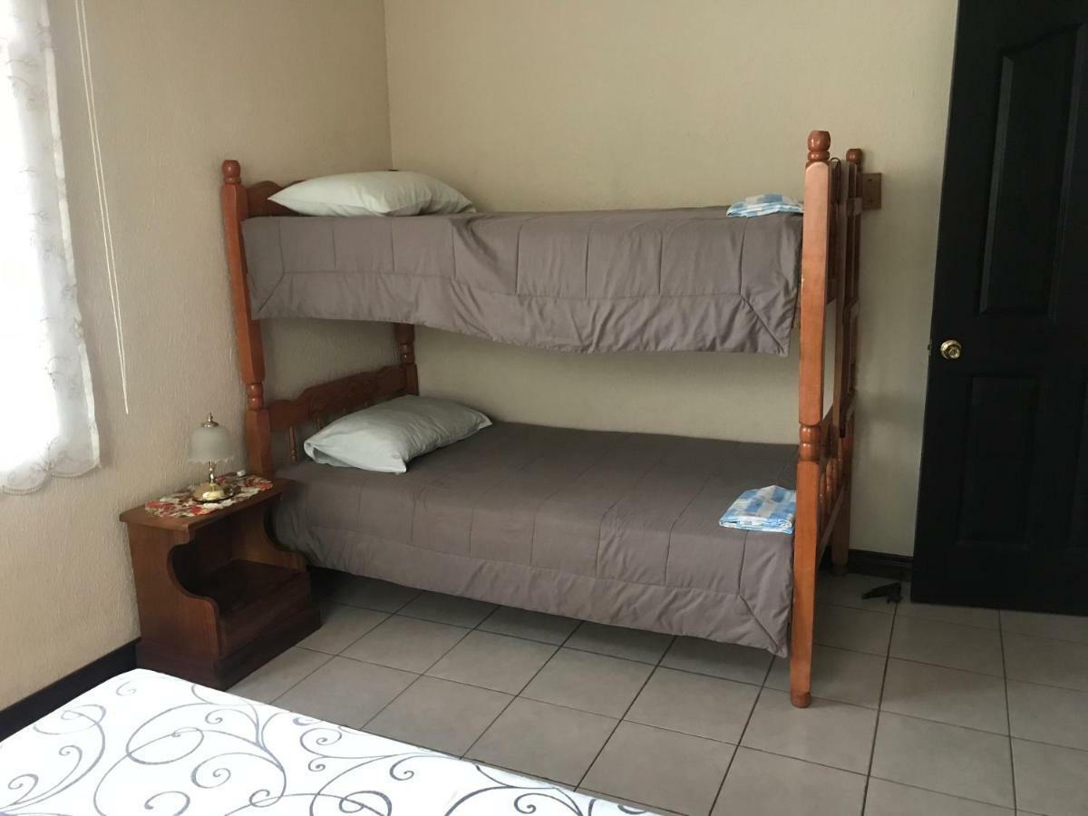 Casa Del Suizo Bed & Breakfast Desamparados  Bagian luar foto