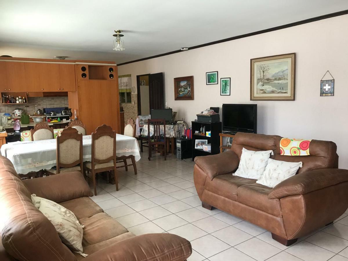 Casa Del Suizo Bed & Breakfast Desamparados  Bagian luar foto