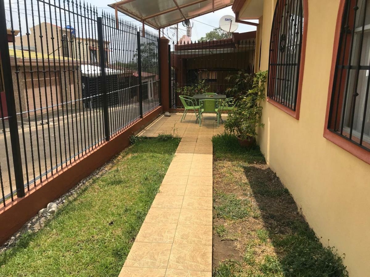 Casa Del Suizo Bed & Breakfast Desamparados  Bagian luar foto