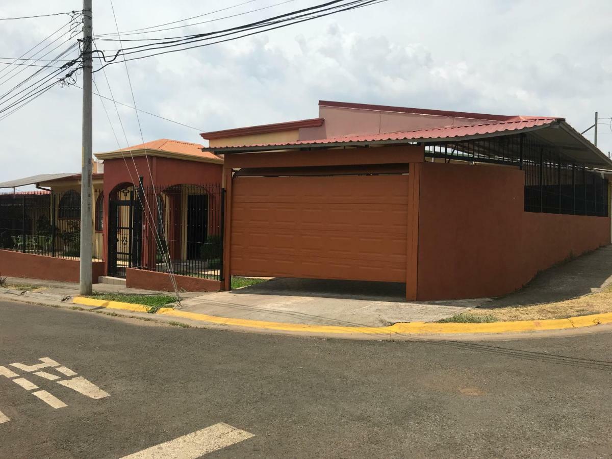 Casa Del Suizo Bed & Breakfast Desamparados  Bagian luar foto