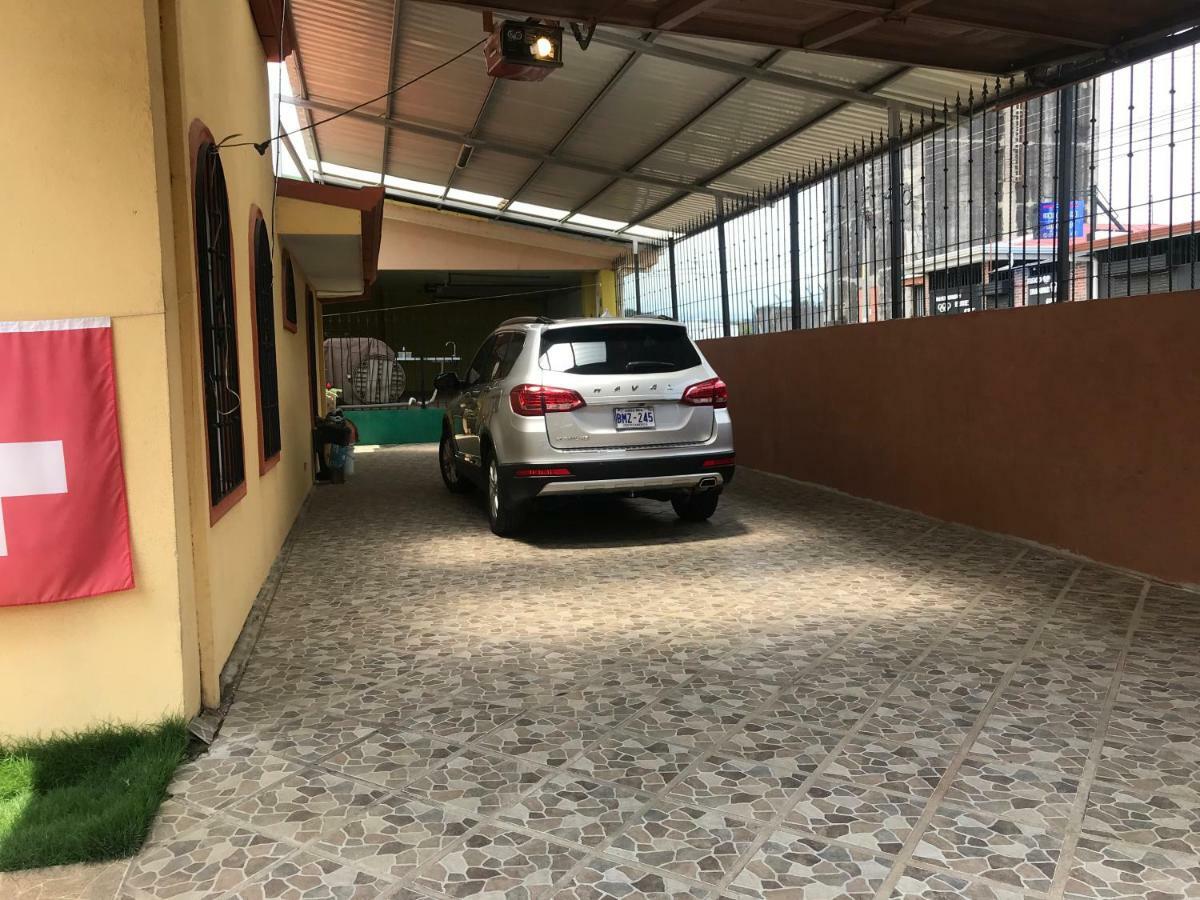 Casa Del Suizo Bed & Breakfast Desamparados  Bagian luar foto